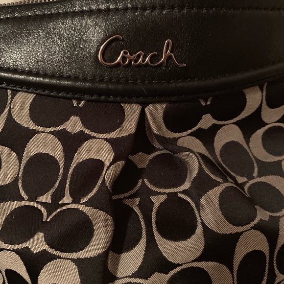 Coach signature brand new zip up detachable strap - Picture 2 of 8
